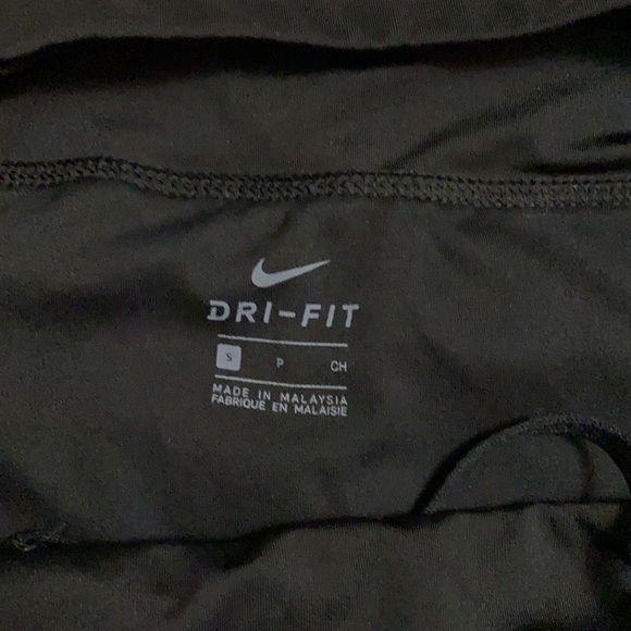Girls Nike shorts - Picture 2 of 3